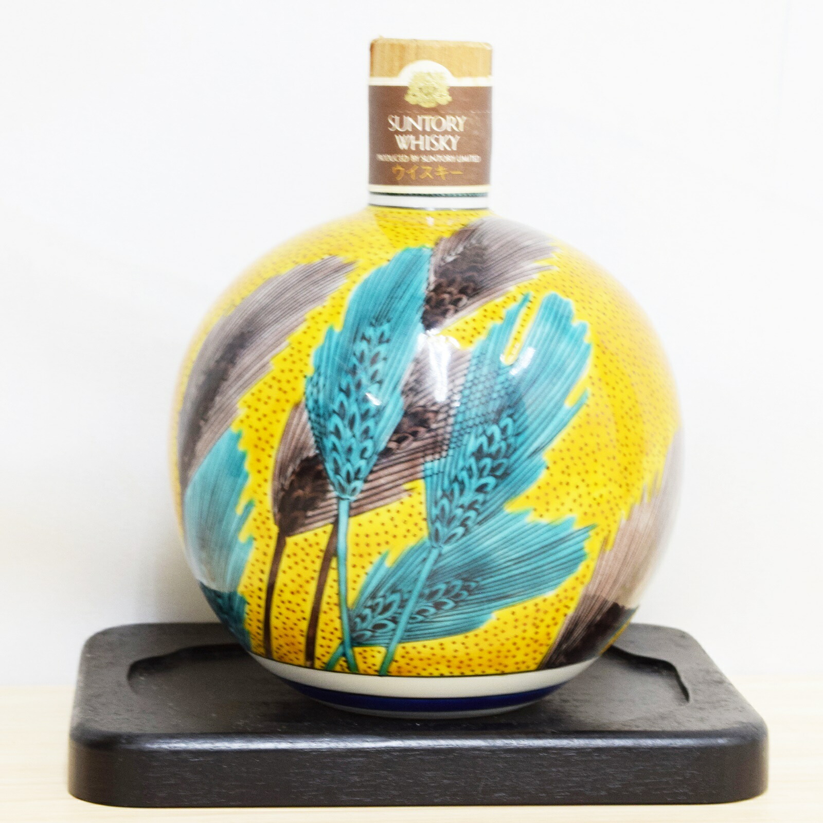 【中古・未開栓】【埼玉県内配送限定】 サントリー ウイスキー 九谷焼 吉田屋風麦文 陶器ボトル 700ml 43% SUNTORY 総重量:1023g 国産酒 ジャパニーズウイスキー【リサイクルマート+質 秩父店】r266-1200581905802633|リサイクルマート + 質 秩父店