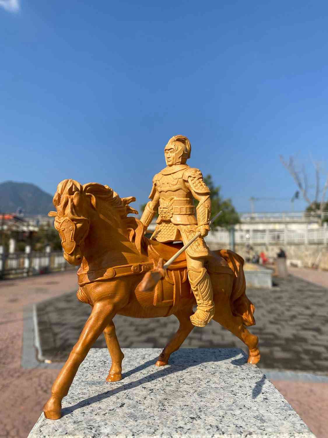 三国志 五虎大将軍シリーズ 趙雲 フィギュア 木彫り置物 天然 崖柏木 (高さ16cm×巾16cm)