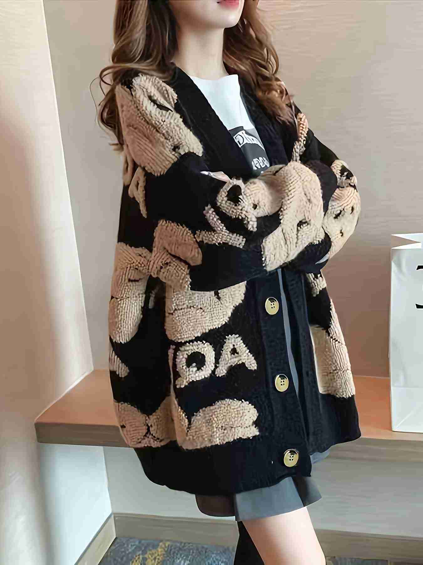 【大人可愛い】 ニット カーディガン レディース 秋冬 厚手 ざっくり編み ｖネック セーター 前開き トップス 羽織り 長袖 ゆったり 体型カバー 二の腕カバー 着痩せ オーバーサイズ ビッグシルエット ロゴ 総柄 レトロ カジュアル 部屋着 旅行 通勤 通学 秋 冬 暖かい