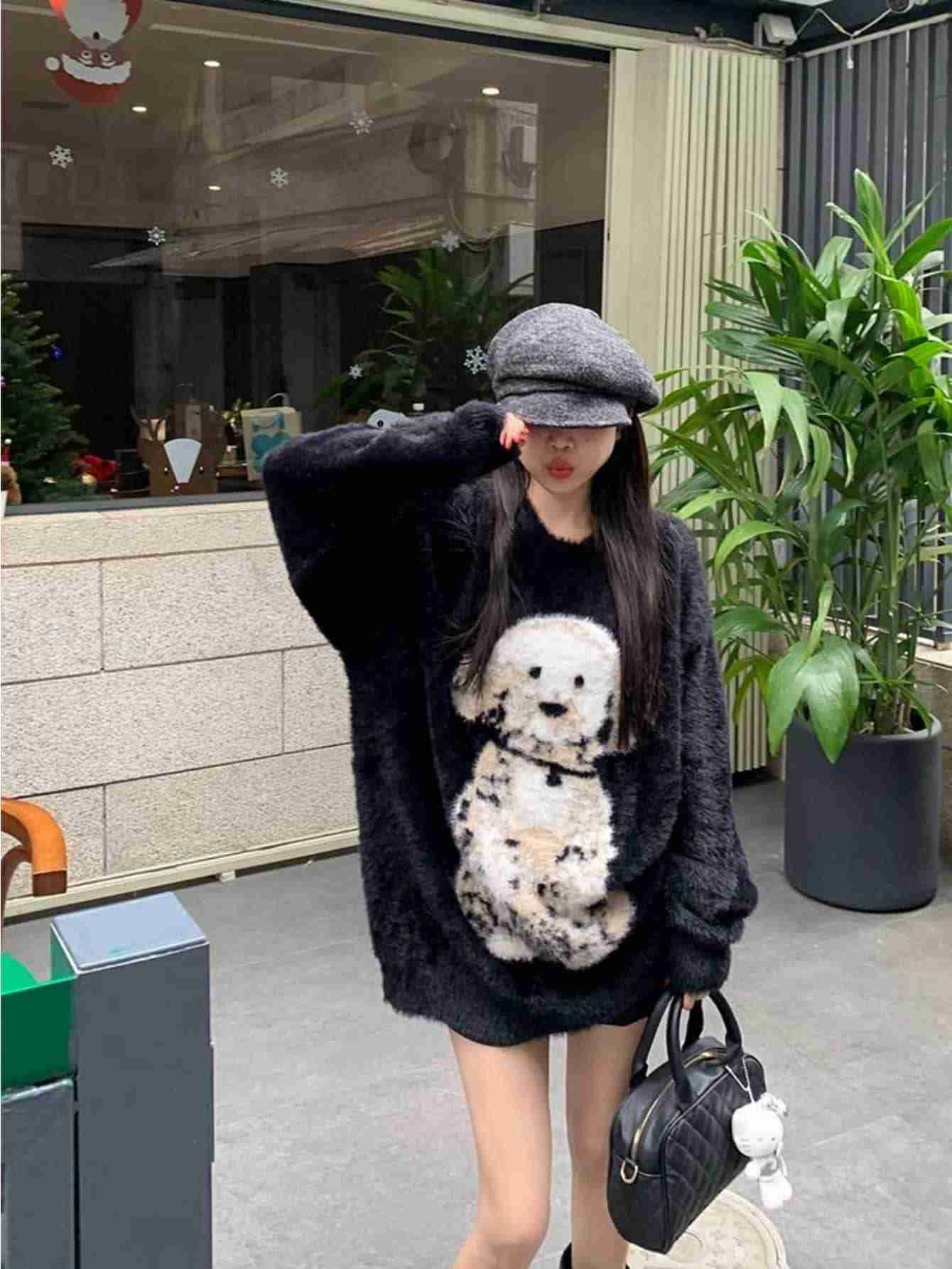 【大人可愛い】ニット セーター レディース トップス 犬 犬柄 アニマル シャギーニット ふわふわ もこもこ ビッグシルエット オーバーサイズ ゆったり チュニック丈 長袖 クルーネック 丸首 プルオーバー 体型カバー 華奢見え お尻隠れる 暖かい 防寒 秋 冬 カジュアル