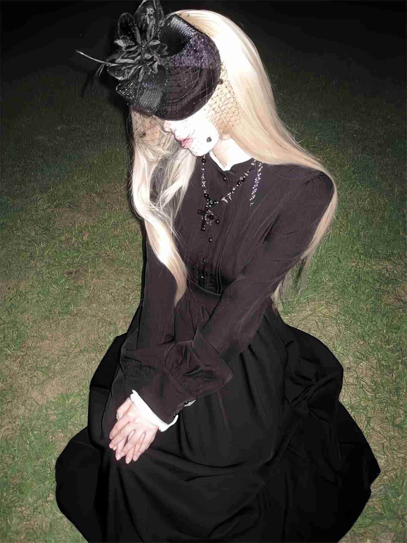 【魔法つかいコスプレ】衣裳 ハロウィン 御召しもの レディース 成年者 黒 黒いこと 魔法つかい ゴシック 御召しもの 長袖 ロング丈 Ａ伝達ルート ゴスロリ 仕掛地雷系 量産型 古典派音楽 レトロ ヴィクトリアン まっ暗がり系 闇好いたらしい 膝下 酉の方角目じるし 着痩せ 細押し出し 体型取りまかなう ハイネック 清楚