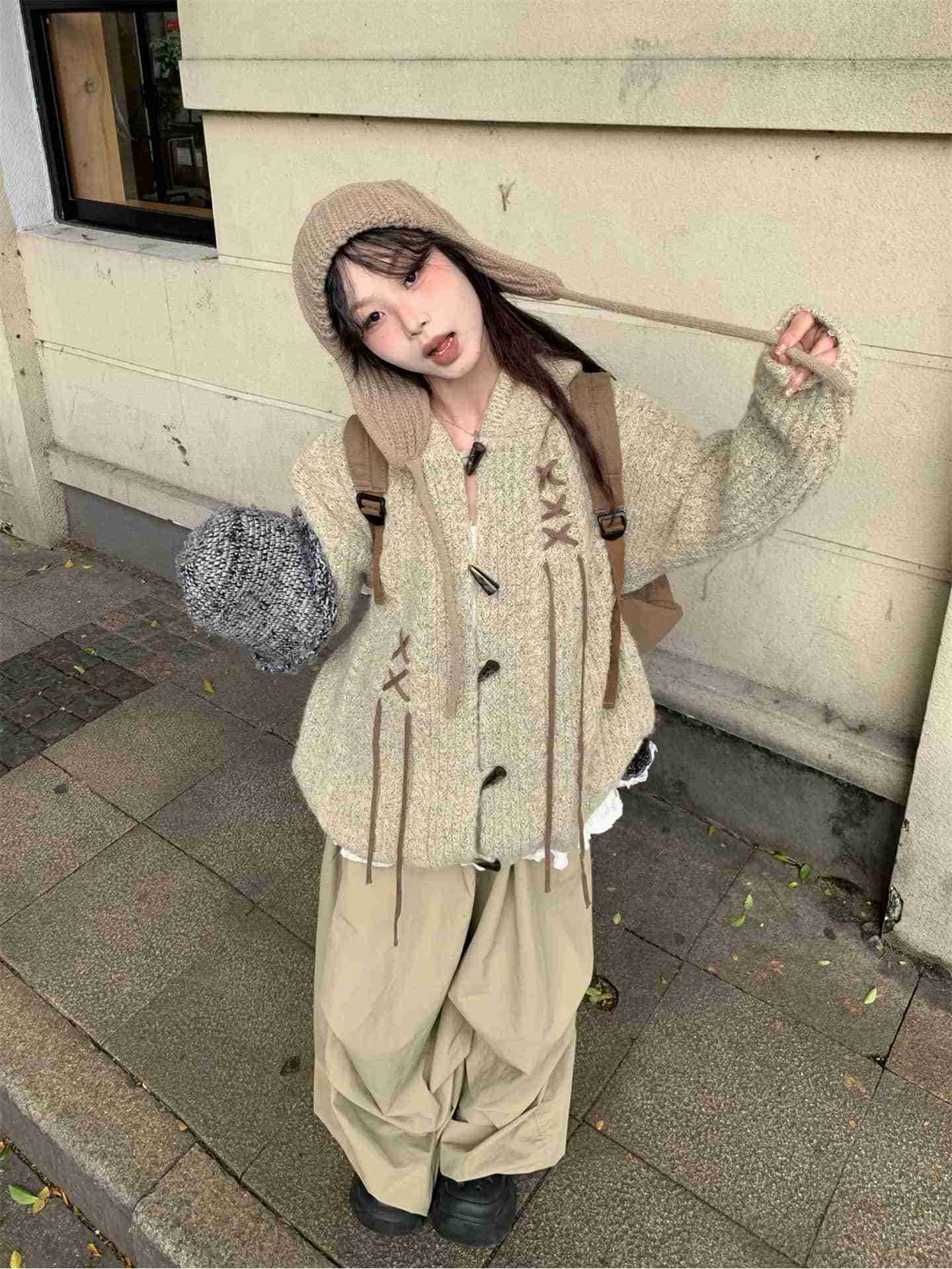 【レトロ可愛い】 カーディガン レディース ニット セーター ダッフルボタン トグルボタン 前開き トップス 羽織り 厚手 ゆったり オーバーサイズ ビッグシルエット 体型カバー 着痩せ 学院風 スクール ヴィンテージ風 カジュアル 秋 冬 秋冬 暖かい 柔らかい ソフト