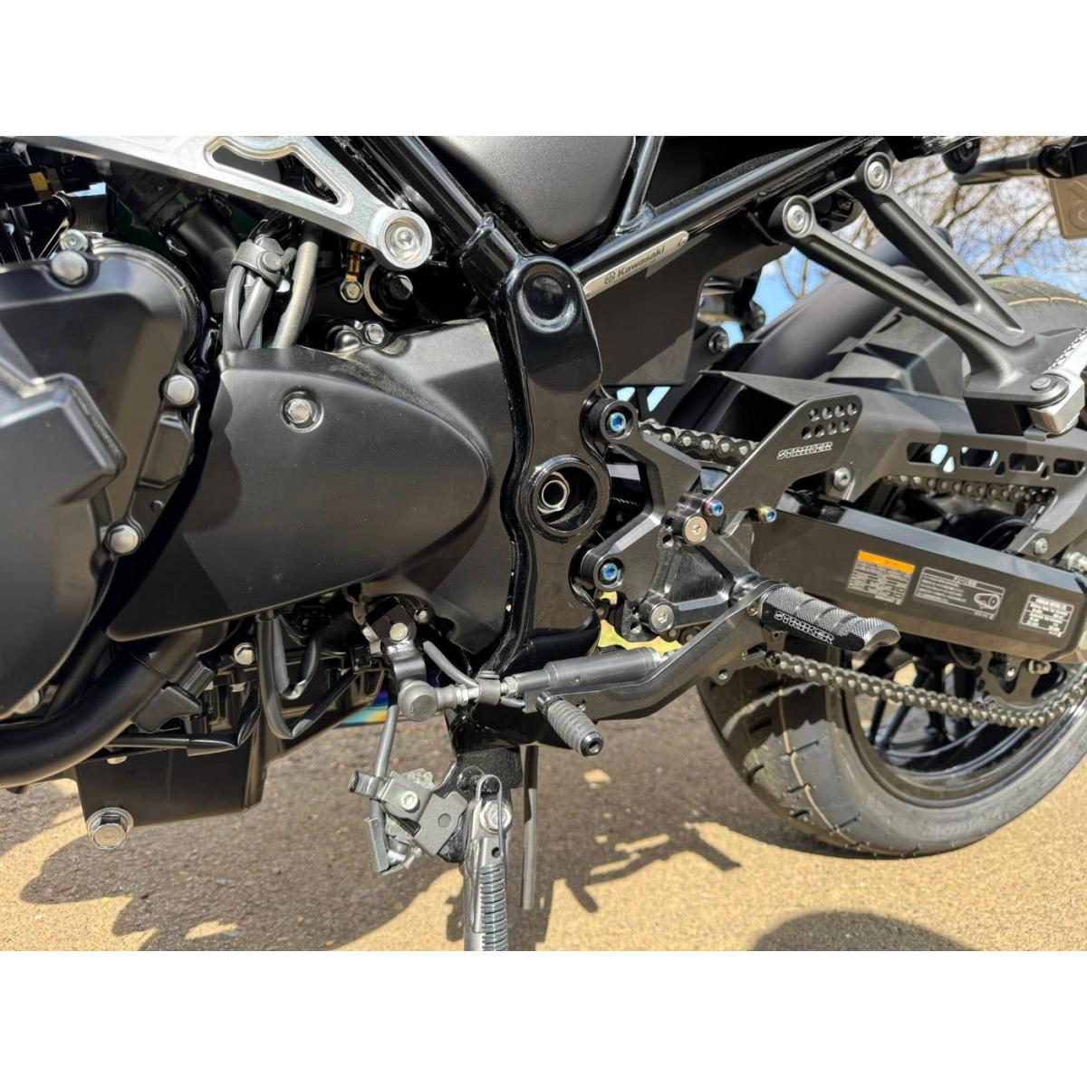 ストライカー STCステップキット ブラック Z900RS・Z900RSCAFE 8BL-ZR902A SS-ST2175B|バイクパーツ・用品 ラバーマーク