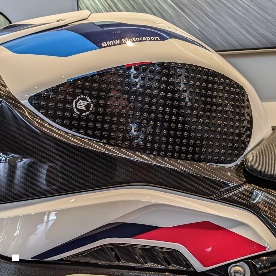 R&G (アールアンドジー ) Eazi-Grip Tank Grips:EVO:ブラック COLOR M1000RR RG-EVO134BL