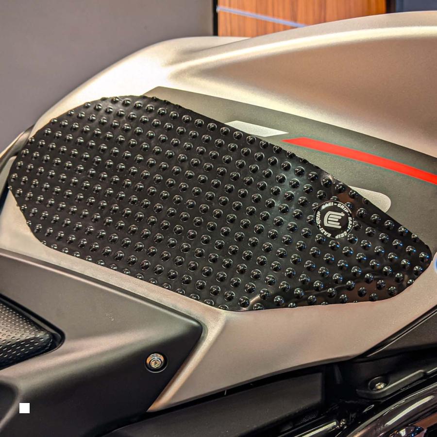 R&G (アールアンドジー ) Eazi-Grip Tank Grips:EVO:ブラック COLOR BRUTALE/DRAGSTER800 RG-EVO606BL