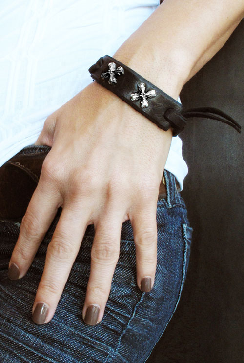 楽天市場 レザーブレスレット クロス 牛革 本革製 太め 太い メンズ レディース 30代 40代 50代 60代 ファッション Usa製 アメリカ 人気 セレブ 高級ブランド 正規品 おしゃれ ハード ロック Rock 美しい キレイ お洒落 Soffer Ari 人気 ロサンゼルス ブランド