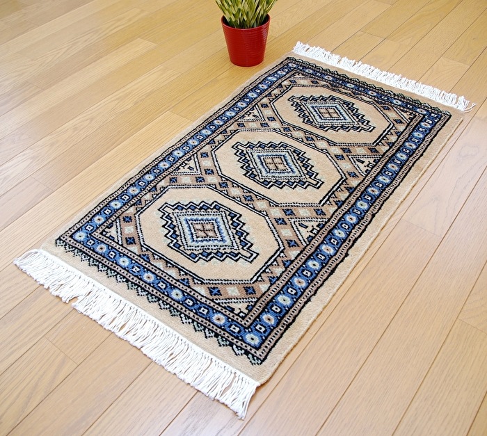 楽天市場】◇限定品◇ 伝統の逸品 天然ウール100％ 49×73cm パキスタン