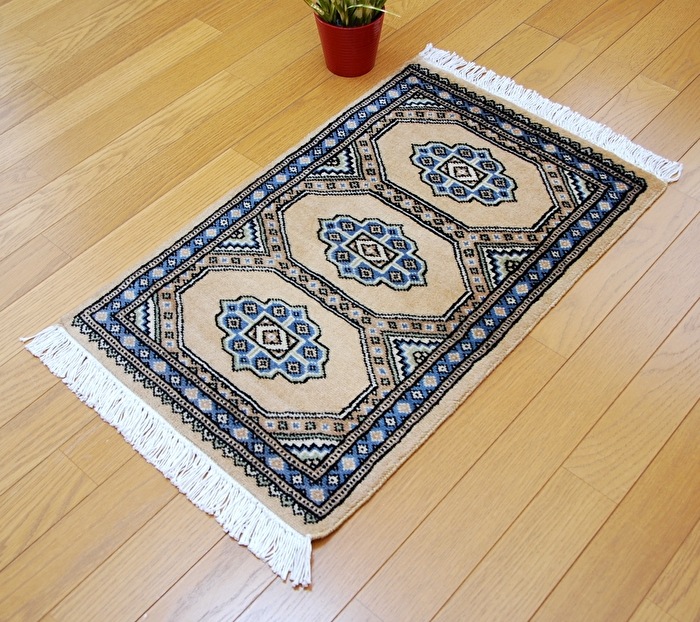 ◇限定品◇ 伝統の逸品 天然ウール100％ 47&times;74cm パキスタン手織り パキスタン段通 ベージュ ラグカーペット 約47&times;74｜Rugtime