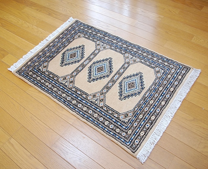 ◇限定品◇ 伝統の逸品 天然ウール100％ 62&times;89cm パキスタン手織り パキスタン段通 ベージュ ラグカーペット 約62&times;89｜Rugtime