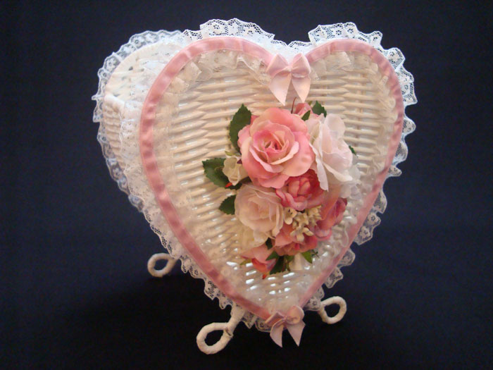 楽天市場 レースと花がとってもかわいい ハート型カゴ ｆａｉｒｙ 葦笛
