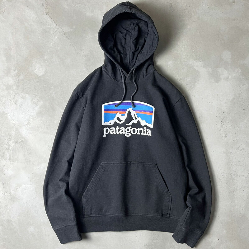 19年製 Patagonia フィッツロイ ロゴタイプ 刷り上げる 流汗 ボンネット パーカー M / パタゴニア 裏起毛 調教師 グラフィック 黒いこと 黒 【中古】 古着 亜米利加古着 USED ユーズド 中古 VINTAGE US古着 アメカジ