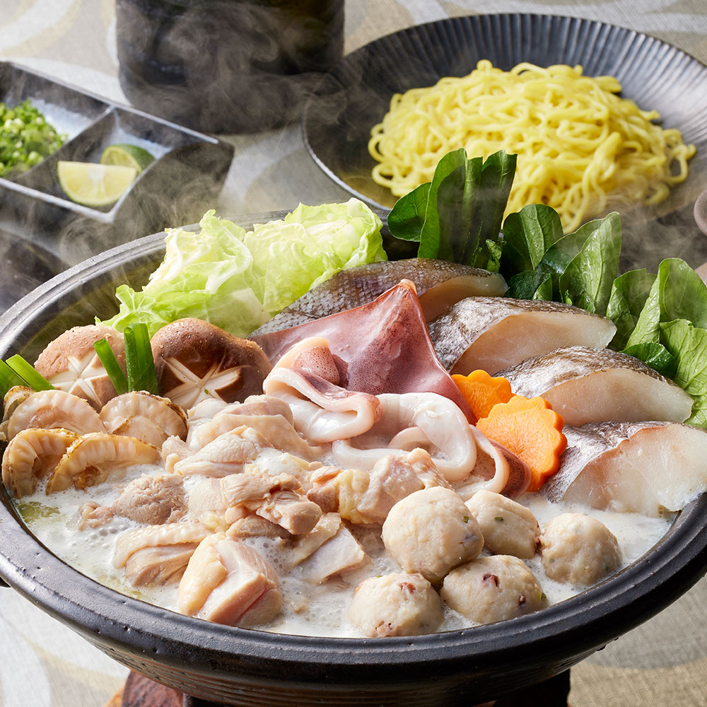 鶏の旨味たっぷりの白湯スープでお召し上がりいただく鶏白湯鍋 北海道産鶏もも肉と魚介を使った 鶏白湯鍋セット[SHS0080721]