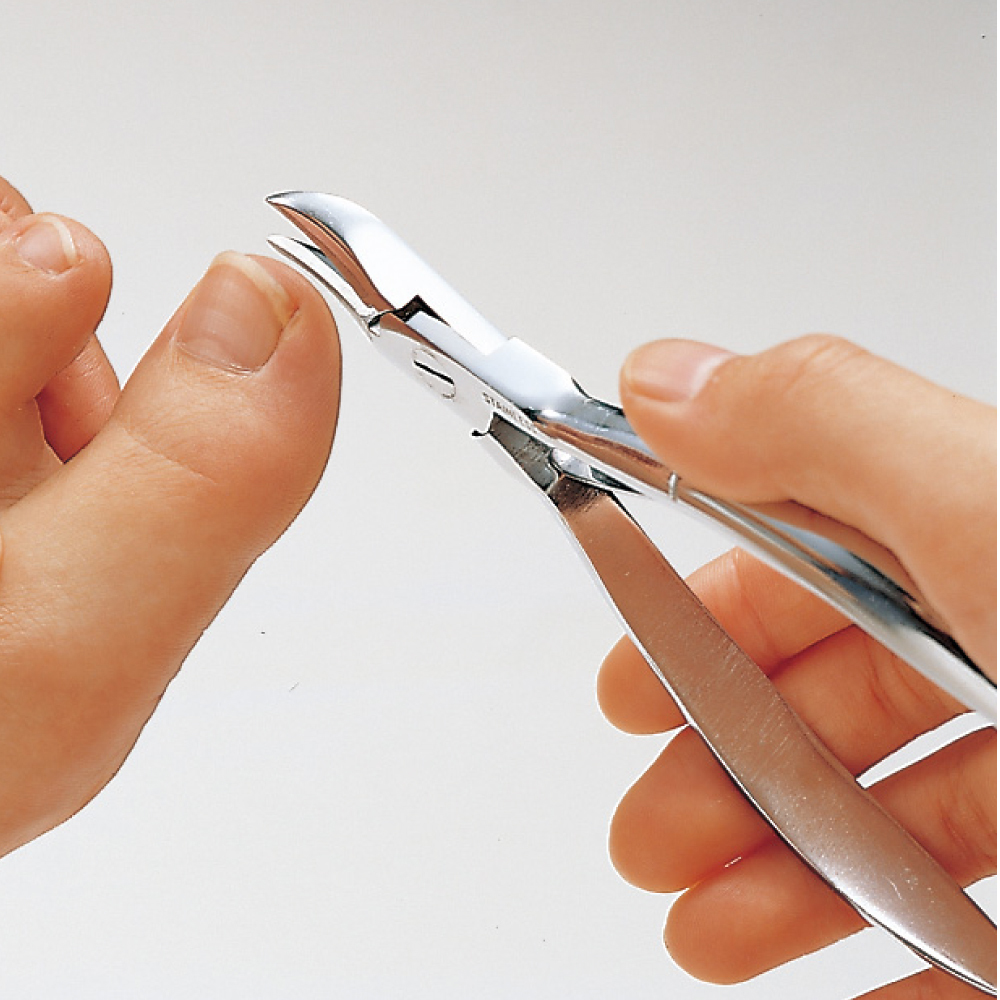 Как подстричь ногти на ногах без ножниц