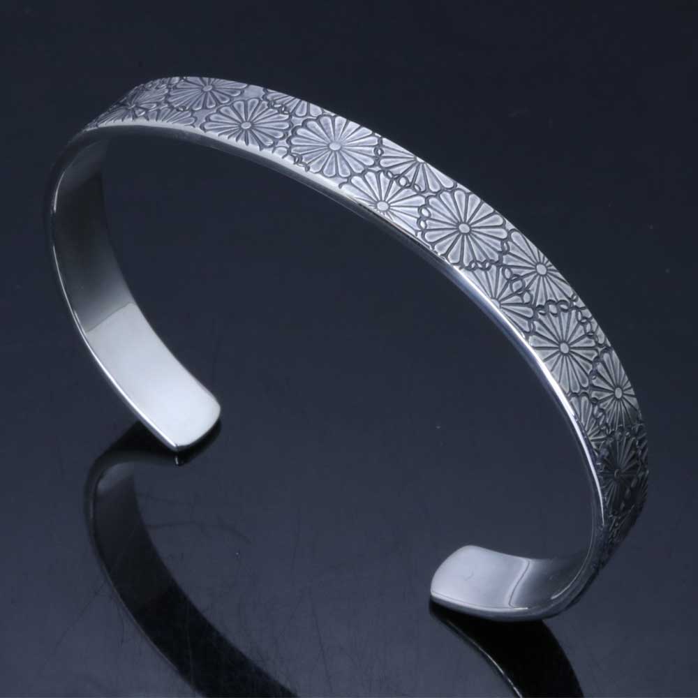 バングル メンズ シルバー ブランド 龍頭 乱菊 菊紋 シルバーバングル 8mm幅 シンプル 和柄 和風 愛国 サイズs M L 菊花紋章 菊の紋章 紋章 家紋 日本 男性用 おしゃれ ギフト プレゼント Ceconsolidada Cl
