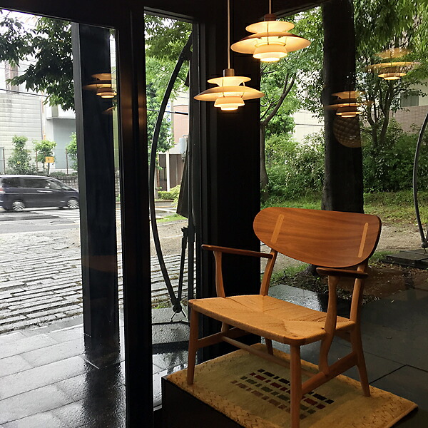 CH22 ラウンジチェア オーク/ウォルナット オイル仕上 │ CARL HANSEN & SON カールハンセン＆サン ワイチェア ナチュラルペーパーコード ダイニングチェア【正規販売店】ハンス J. ウェグナー サイズ:W69.5&times;D61.5&times;H72.6・SH36.8cm｜スタイルデコ 店