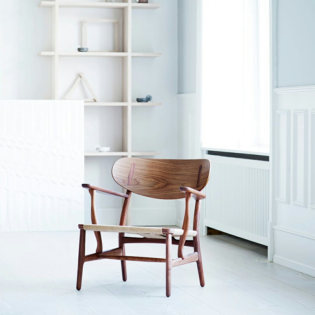 CH22 ラウンジチェア ウォルナット オイル仕上 │ CARL HANSEN & SON カールハンセン＆サン ワイチェア ナチュラルペーパーコード ダイニングチェア【正規販売店】ハンス J. ウェグナー サイズ:W69.5&times;D61.5&times;H72.6・SH36.8cm｜スタイルデコ 店