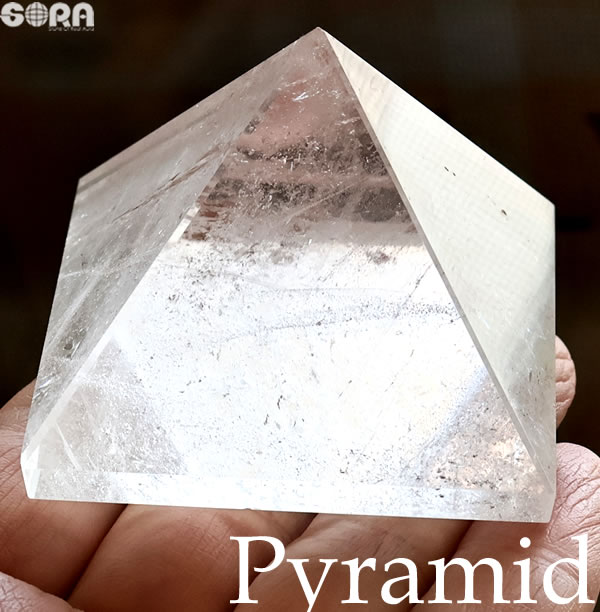 水晶 ピラミッド 127g ヒマラヤ水晶 ガネーシュヒマール産 パワーストーン 天然石 お守り 置き物 置物