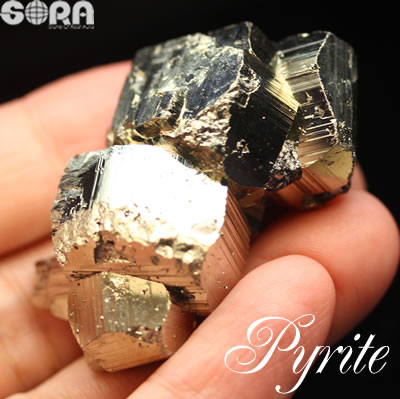 パイライト　黄鉄鉱　原石　外国産　鉱物　金運　パワーストーン　オブジェ パイライト 原石 】 黄鉄鉱 pyrite 危険回避 魔除け 厄除け 開運 集中