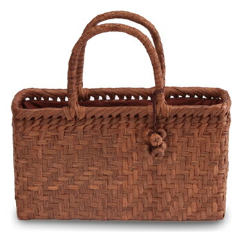 新発 楽天市場 伝統的な網代編みの風合いを活かした 山葡萄籠工房 山ぶどうかごバッグbk 02y 網代編 Sサイズ 飾細工付 生活オアシス 売り切れ必至 Hajoseppelt De