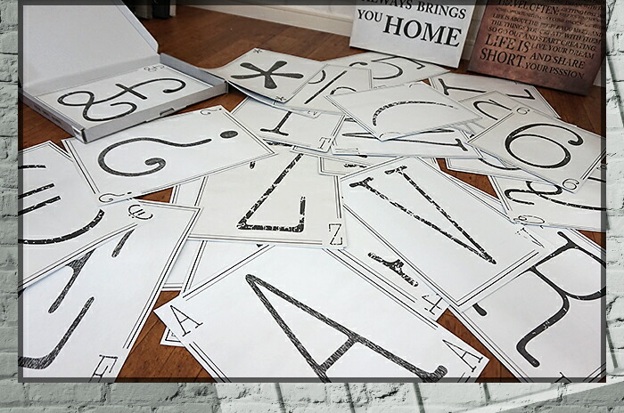 壁紙 イギリスブランド 数字 施工 Typography002 タイポグラフィ002 ビニールシート C64p Typo B4サイズ 002 輸入壁紙 病院用 デザイン 1wall 64枚入り 粉のり付きインポート壁紙 おしゃれ 海外製 クロス Diy リフォーム 撮影 背景 背景紙 店舗 装飾 インテリア