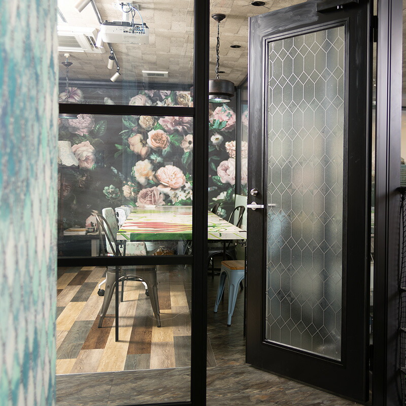 即日出荷 ステンドグラス風の窓目隠しシート 水で接着するから何度でも貼り直し可能 簡単 キレイに貼れるガラスフィルム ウィンドウフィルム ウィンドウフィルム 窓 目隠しシート Wfsg オールドイングリッシュ バリューサイズ ガラスフィルム ウィンドウ シール