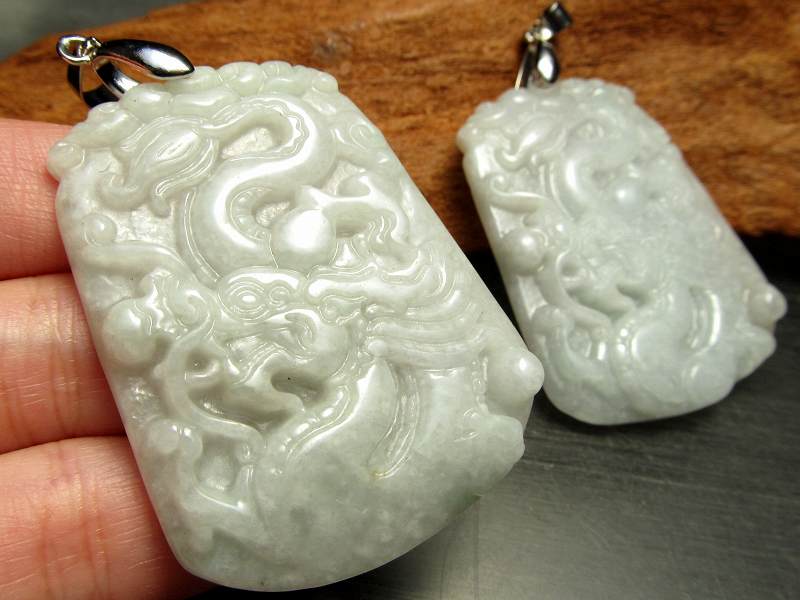 楽天市場】彫刻翡翠 53mm/92P ペンダント 彫刻ヒスイ 翡翠彫刻
