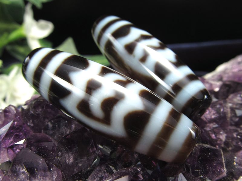 龍　水蓮華　三眼天珠　至純高級天珠　しゅごい！ 楽天市場】○A至純天珠 【龍水蓮花三眼天珠(りゅうすいれんかさんがん