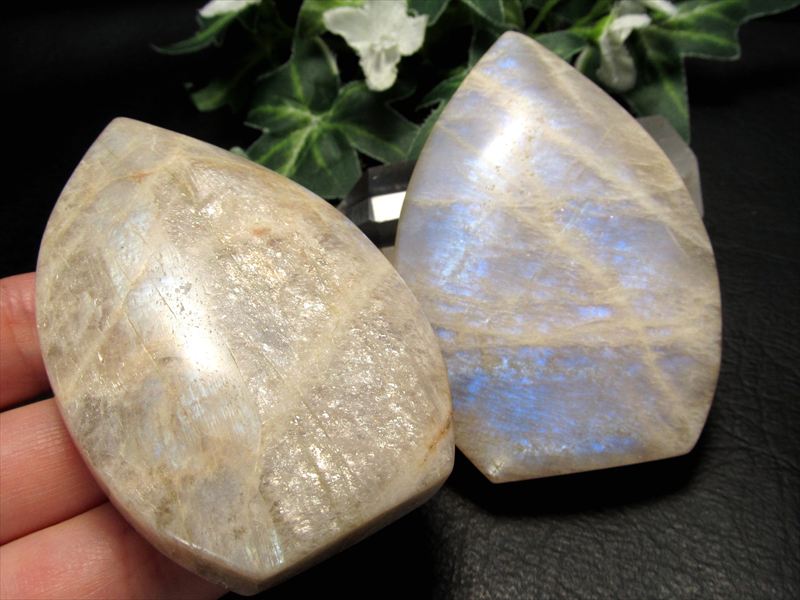 ②ラブラドライト レインボーシラー 置物 台座付 ブルーシラー ムーン