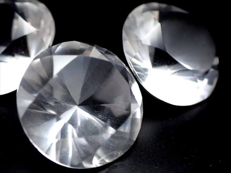 天然水晶　ブリリアンカット　天然水晶ダイヤモンドカット　水晶置物