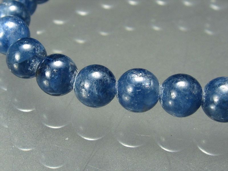 3a サファイア 美しいサファイアブルー 青玉 ブレスレット 6mm 6 5mm 29珠 艶感のある群青色