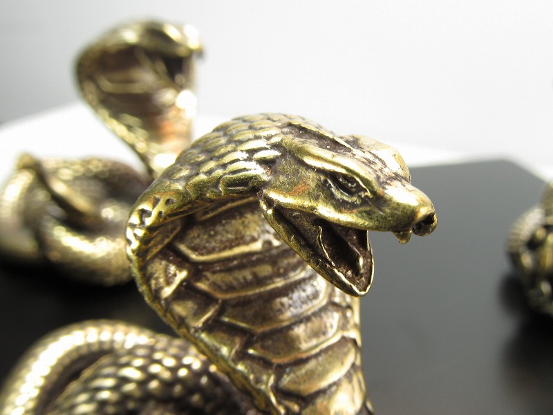●【蛇 置物】重さ85-90g 高さ40mm前後 縁起物 幸運のシンボル インテリアに 銅製 コブラ inmy画像