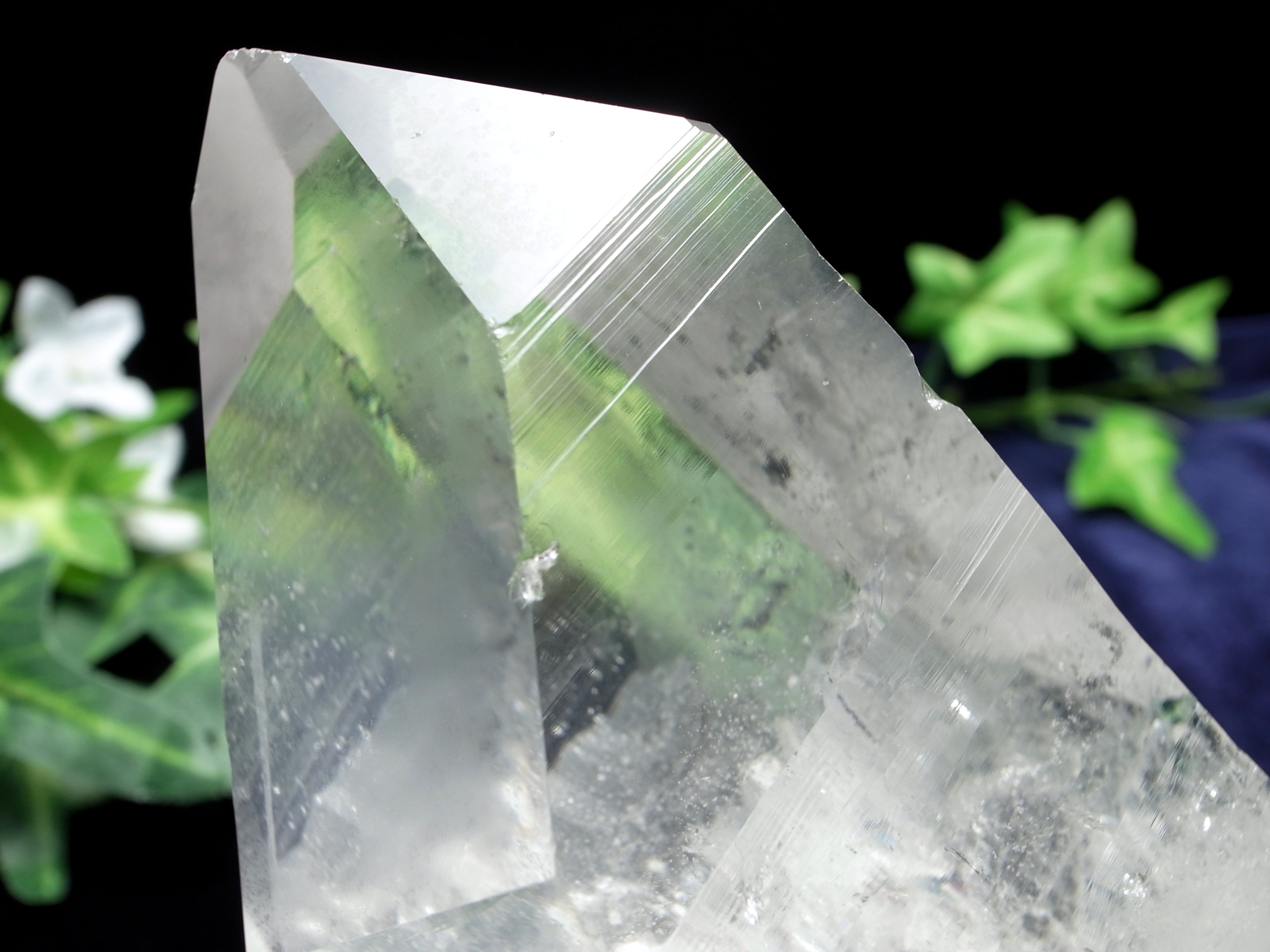 楽天市場】虹入り!【立体ホワイトファントム 水晶 ポイント】高さ約