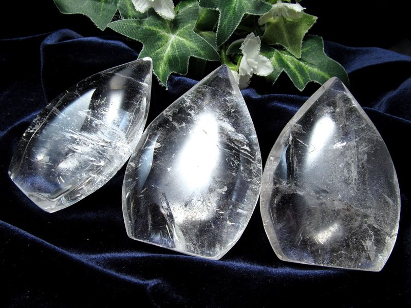 最終お値段❤️ 天然石 黒曜石 カービング 楽天市場】○深く美しい漆黒の黒曜石【オブシディアン ポイント(六角柱