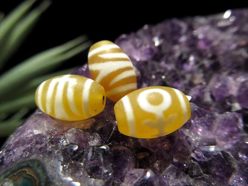 楽天市場】○龍の鱗模様【九眼緑龍紋天珠(くがんりゅうもんてんじゅ