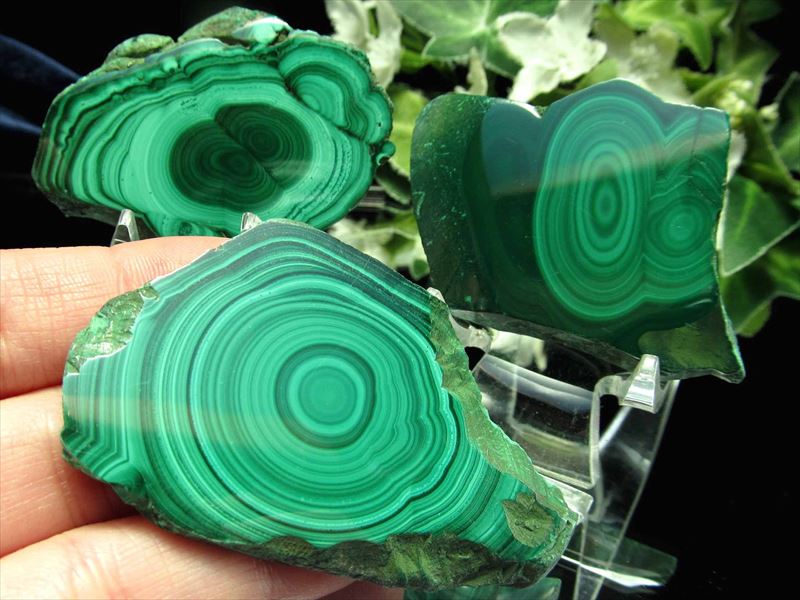 コンゴ産　大きめ天然マラカイト原石1455g  原石そのまま磨き無し　貴重なお品 コンゴ産 大きめ天然マラカイト原石1455g 原石そのまま磨き無し