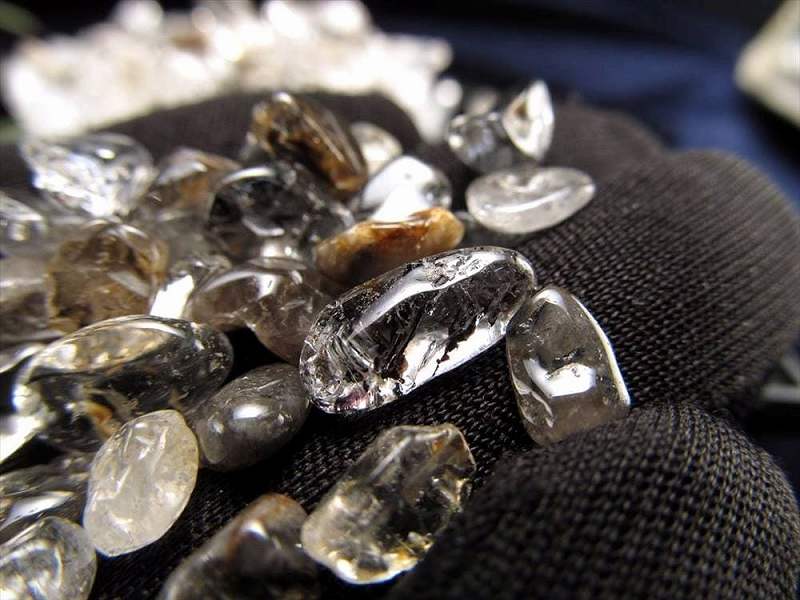 楽天市場】○【ネフライトジェイド(軟玉翡翠ネフライト)さざれ】約100