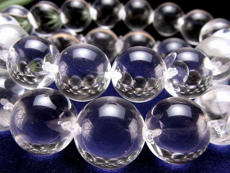 光を受けてレンズのように輝く【天然水晶 ブレスレット】約12mm-13mm×16珠前後 一粒が強調されるサイドドリル仕様 立体感のある高級デザイン 浄化・調和を象徴する万能石【ブラジル産】 パワーストーン 天然石