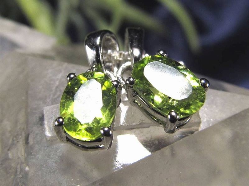 ★スパイダーターコイズ 大粒ペンダント①(SA+) imgrc0077204057.jpg