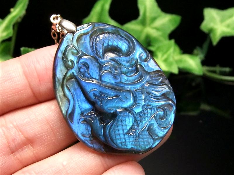 楽天市場】○鮮やかシラー【ラブラドライト オオカミ(狼) 彫刻置物】1