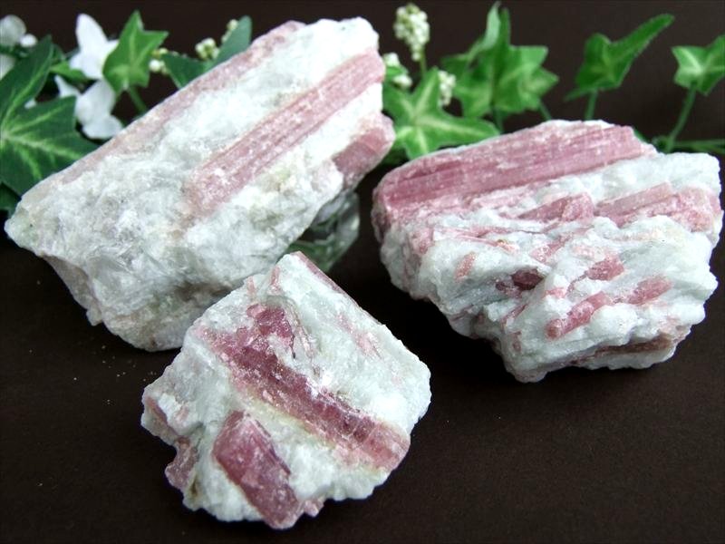 楽天市場】ピンクの結晶【ピンクトルマリン 水晶共生 原石】1個売り