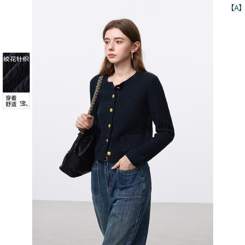 三彩2024年の冬フラワーモチーフの編みセーター。短丈で前ボタンが一列に並ぶレトロ調の女性用Mサイズ。