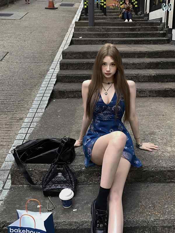 Tongiiuu 西西里での巡り合いを描いたレトロV素っ首のバックレスワンピース。成人女性らしい酉の方角目じるしでか細いA伝達ルートのキャミソール衣装春向け。