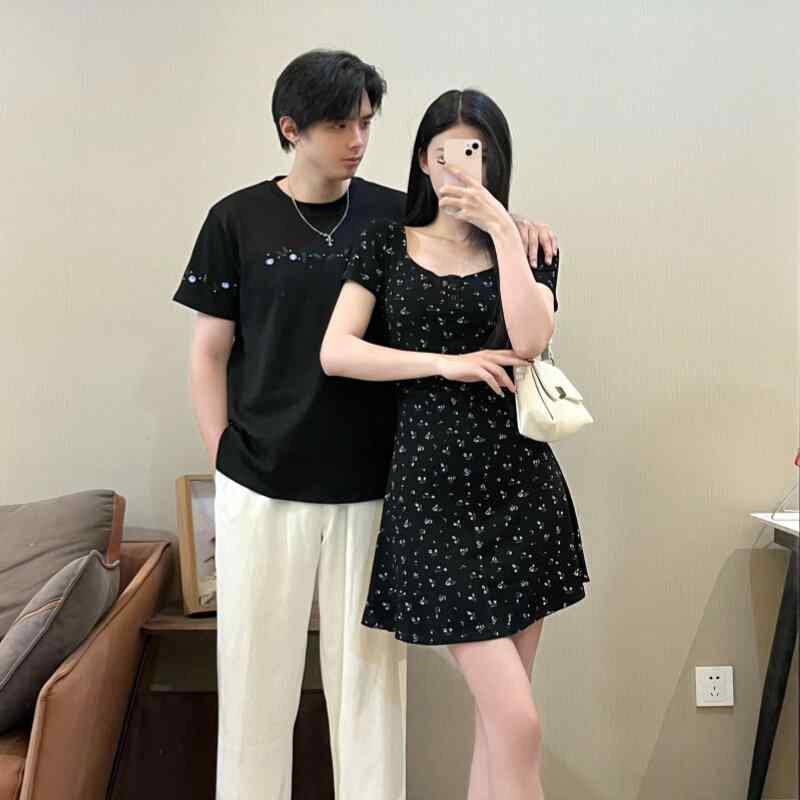 カップル ユニセックス ウェア 小さくて 違う カップルの 夏服 高級 ワン ドレスと ドレス 半袖 花柄 スカート 2025夏