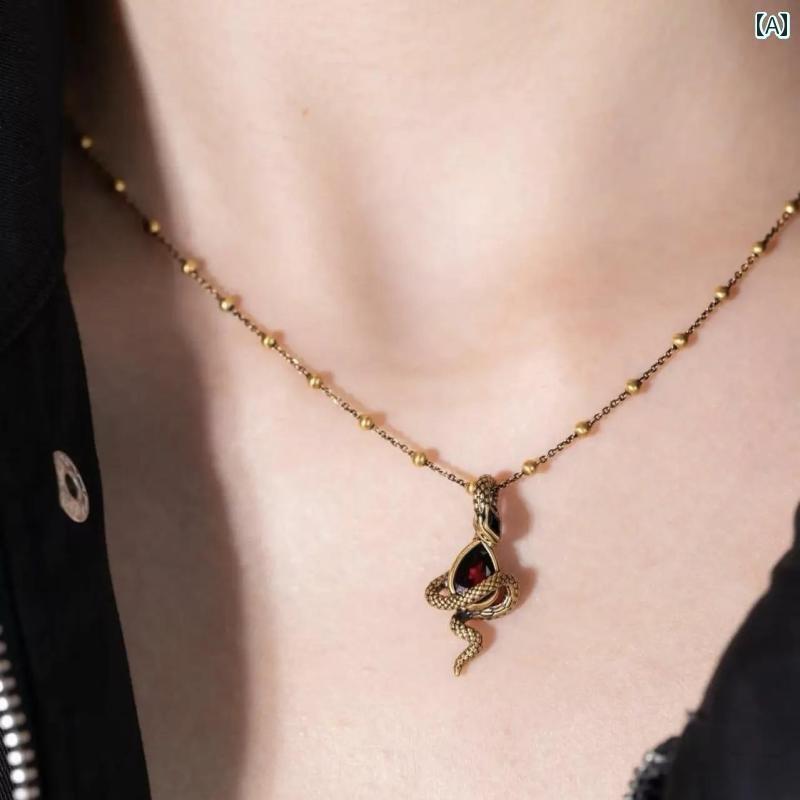 ペンダント ネックレス アクセサリー なの 笏 蛇 ネックレスの レトロ 精巧 軽い 高級 鎖骨 チェーン 秋冬 蛇の 新年