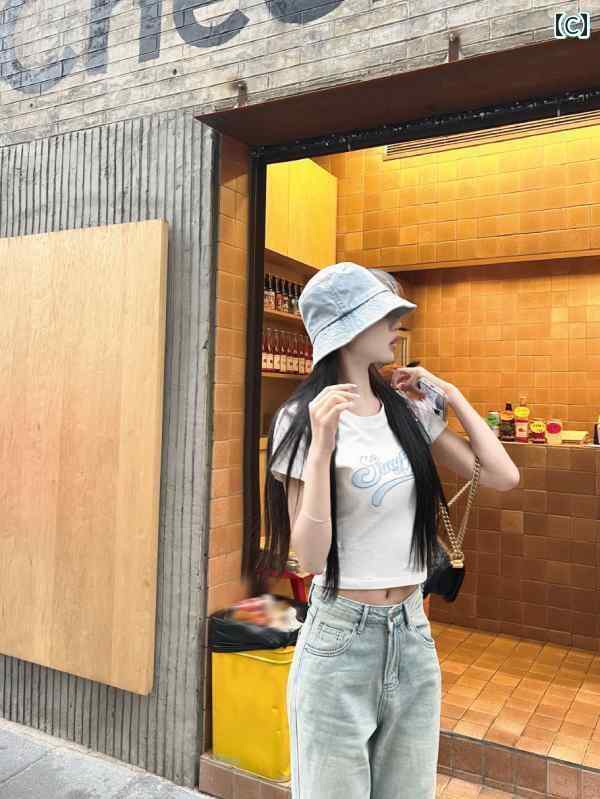 カウボーイ レディース 帽子 POET WONGの スタイリッシュで 万能な デニム フィッシャーマン ハット。 スタイルが 良く 夏の 強い 日差しから 守ってくれます。で 顔が 見える 小さい サンハットです。