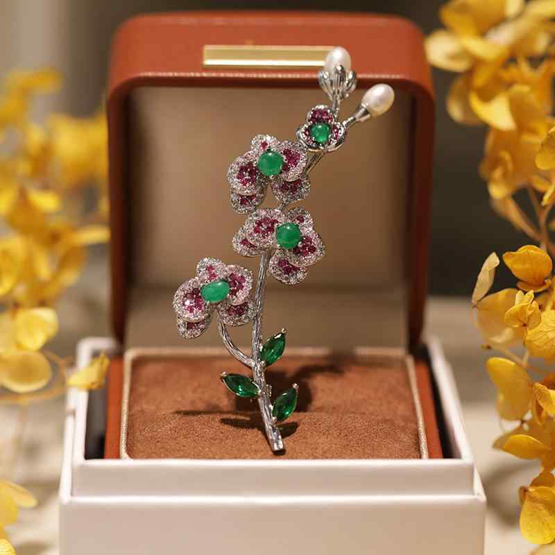 レディース 胸飾り 緑アゲート 真水パール 梅の花 御花画題 石宝飾品 緑であること色つや 御前上等感 雅びやか  流行り物 付属物