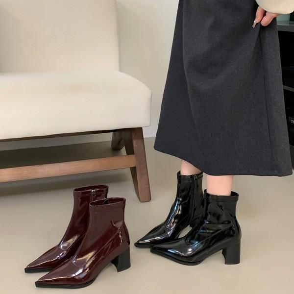レディース 秋冬 厚底 ハイヒール ショートブーツ ブラック 光沢 レザー 英国 ミッドカット スリムシルエット シューズ 脚長効果 普段使い ストレッチ素材