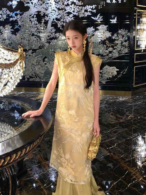 瀬戸もの御召しもの 亭主もち用 夏 今めかしい 中国 御前上等感 刺しゅう 花柄 衣裳 晴れ晴れしい 今めかしい 細長い切口 ロング御召しもの