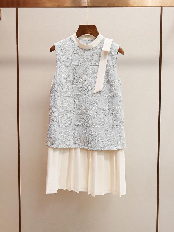 ワンピース レディース 夏 ノースリーブ プリーツ 刺繍 切り替え デザイン 軽やか スタイリッシュ 普段使い 女性向け トップス 代替 ドレス 形状 機能性 高級感 素材 綿混 吸湿速乾