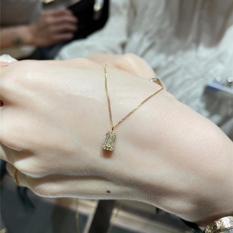 ペンダントネックレス 高級感 静かな森 モチーフ ジルコニア 梯形カット トラペゾイド 輝き チェーン アクセサリー 女性用 普段使い ナチュラル スタイル